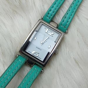 Ladies teal square-faced retro style wrist watch